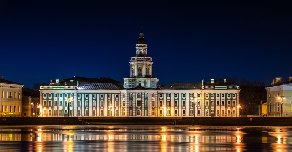 Фото зданий санкт петербурга. Кунсткамера Санкт-Петербург зима. Петергоф Кунсткамера. Кунсткамера Рождественский Петербург. Кунсткамера Санкт-Петербург снаружи.