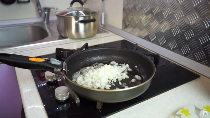 Солянка мясная сборная. Солянка с мясом, Кулинария, Длиннопост, Зажарка, Видео, Рецепт, Видео рецепт, Еда, Наготовке