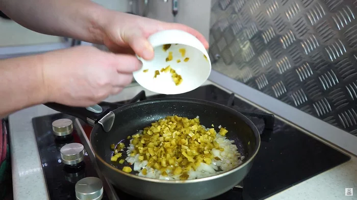 Солянка мясная сборная. Солянка с мясом, Кулинария, Длиннопост, Зажарка, Видео, Рецепт, Видео рецепт, Еда, Наготовке