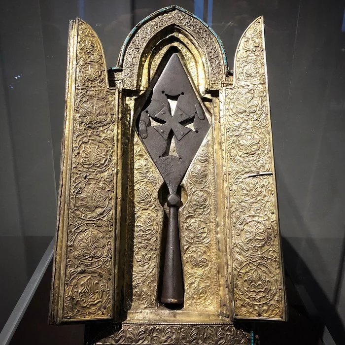 Shop of antiquities, old things, sacred things - Relic, Legend, Longpost