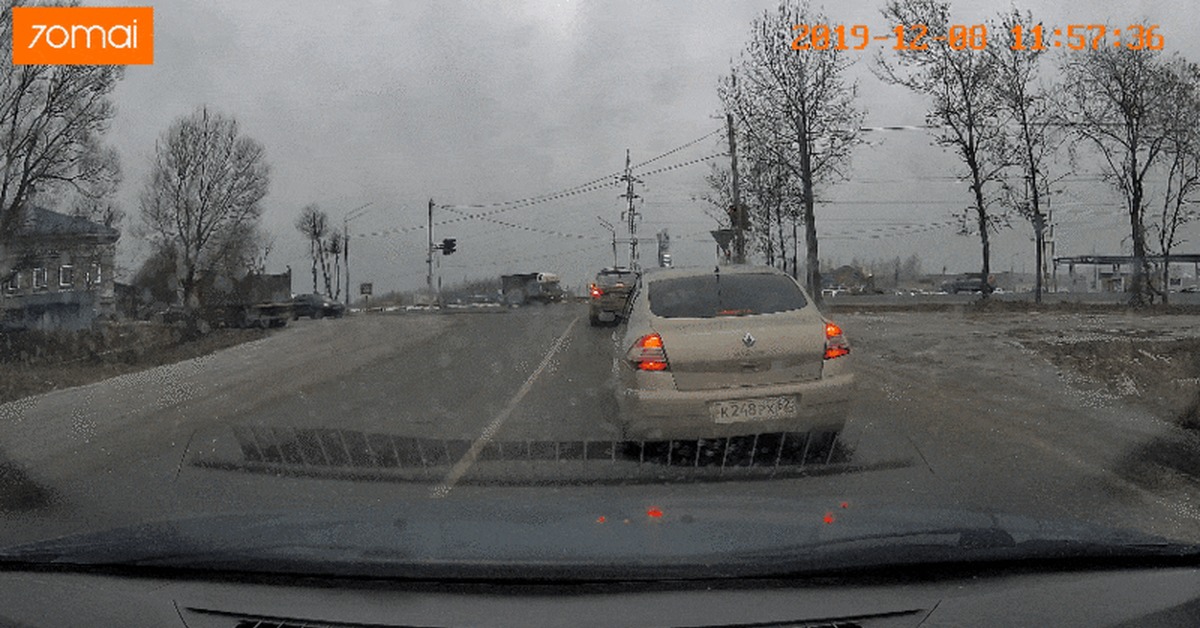 Bravery and stupidity - My, Taxi, Violation of traffic rules, GIF