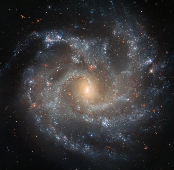 «Хаббл» получил потрясающий снимок галактики в более чем 130 млн световых лет Телескоп Хаббл, Esa, Космос, Галактика