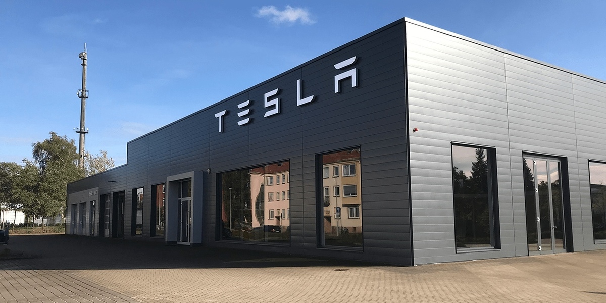 Germany service. Штаб квартира Tesla. Завод Tesla здание. Tesla в Германии. Tesla главный офис.