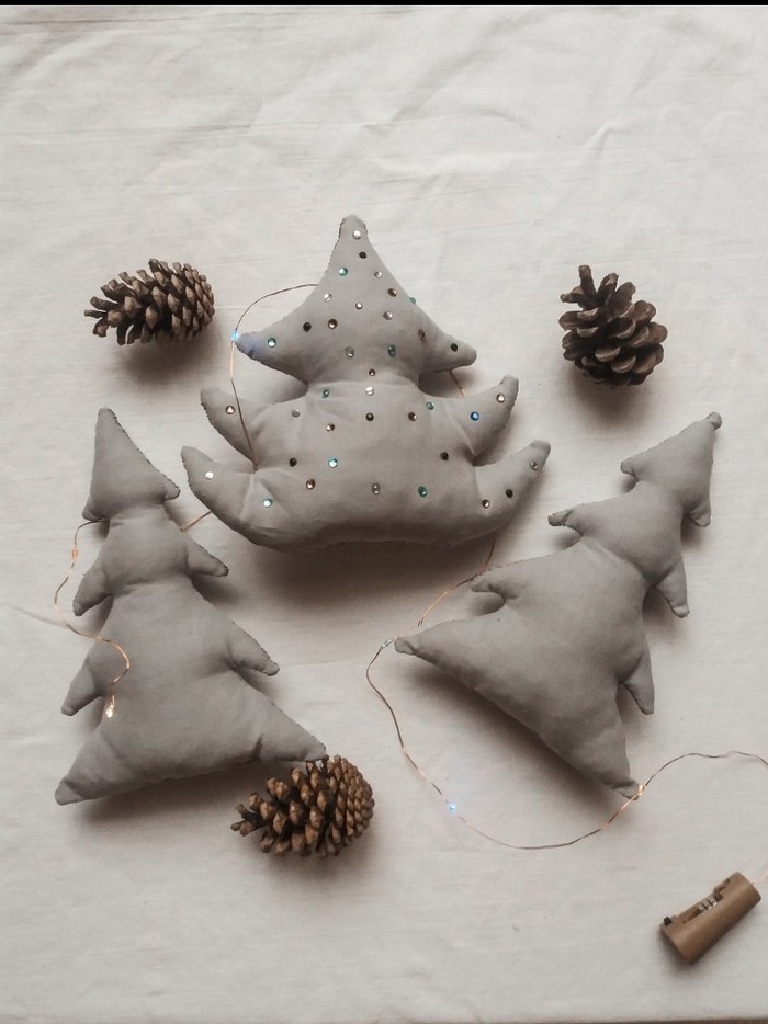 Новогодние игрушки начинаю шить уже летом.НГ - любимый праздник