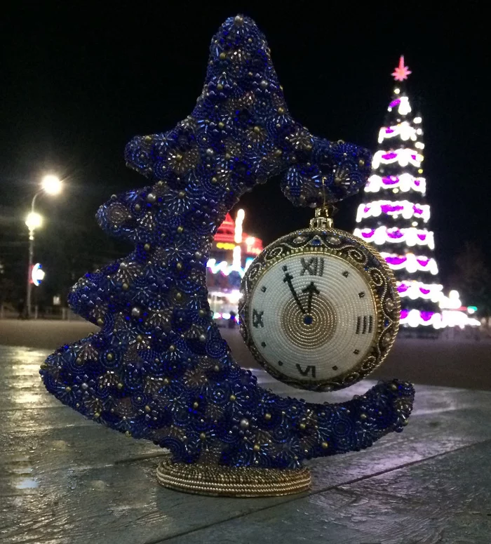 “And so she, dressed up, came to us for the holiday...” - My, Needlework without process, Christmas decorations, Bead jewelery, Clock, Beads, Mask, Longpost