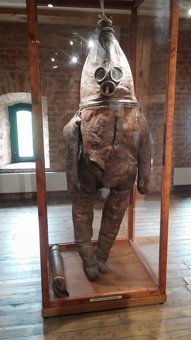 I want to know everything #550. What did an 18th century diving suit look like? - Want to know everything, Diver, Costume, Museum, Interesting, Longpost