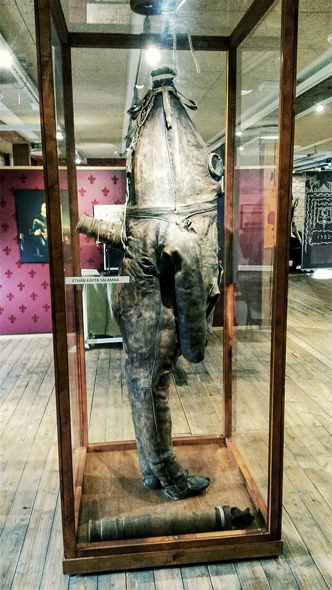 I want to know everything #550. What did an 18th century diving suit look like? - Want to know everything, Diver, Costume, Museum, Interesting, Longpost