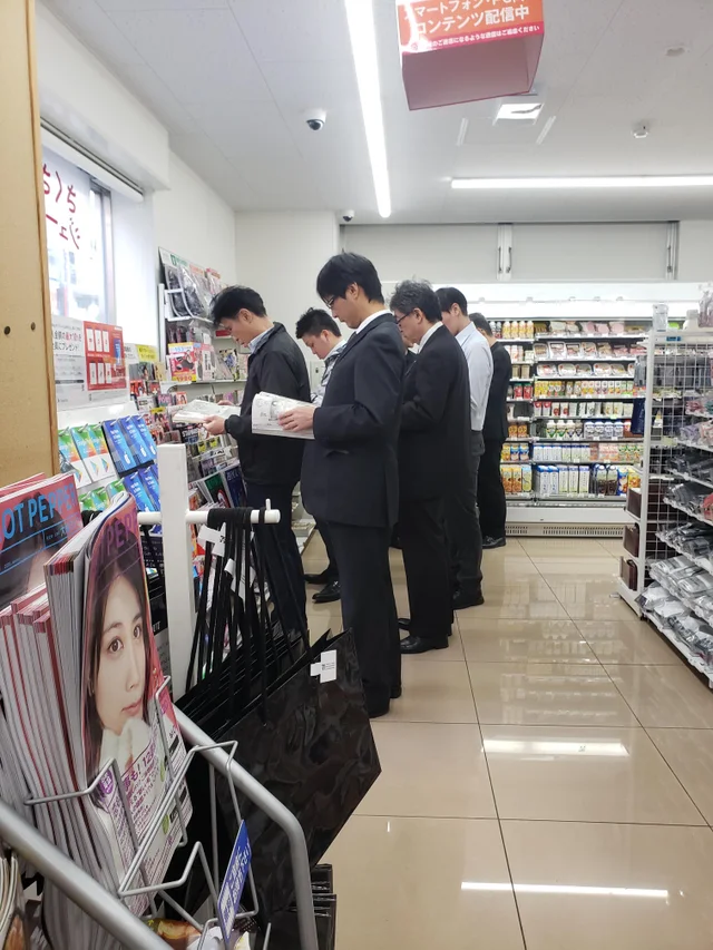 Fresh manga during your lunch break - The photo, Japan, Manga, Seven Eleven, Lunch break