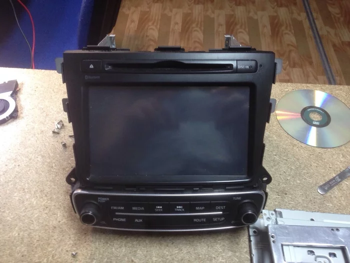 Repair of a standard KIA Sorento car radio with a typical malfunction - My, Repair of equipment, Radio cassette, Kia, Car radio, CPU, No image, Rear view camera, Video, Longpost