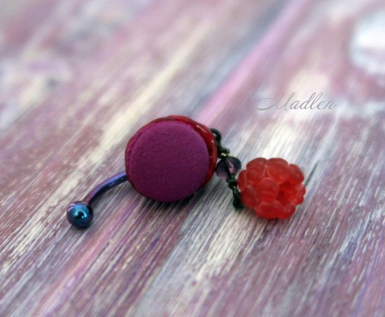 Пирсинг в пупок с малиной и макаруном | Пикабу