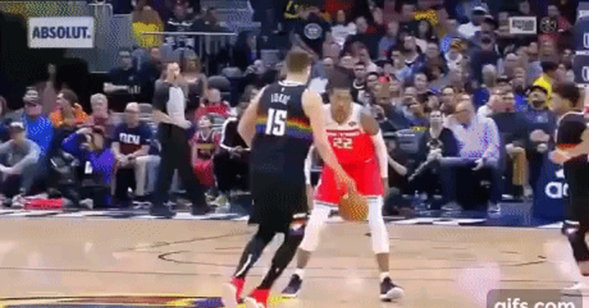 You don't see this often - Sport, Basketball, NBA, Nikola Jokic, Dribbling, GIF