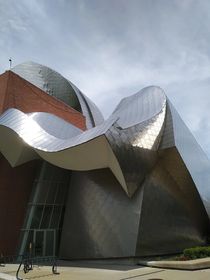 Cleveland - unusual architectural structure (wavy house) - My, Cleveland, Building, Architecture