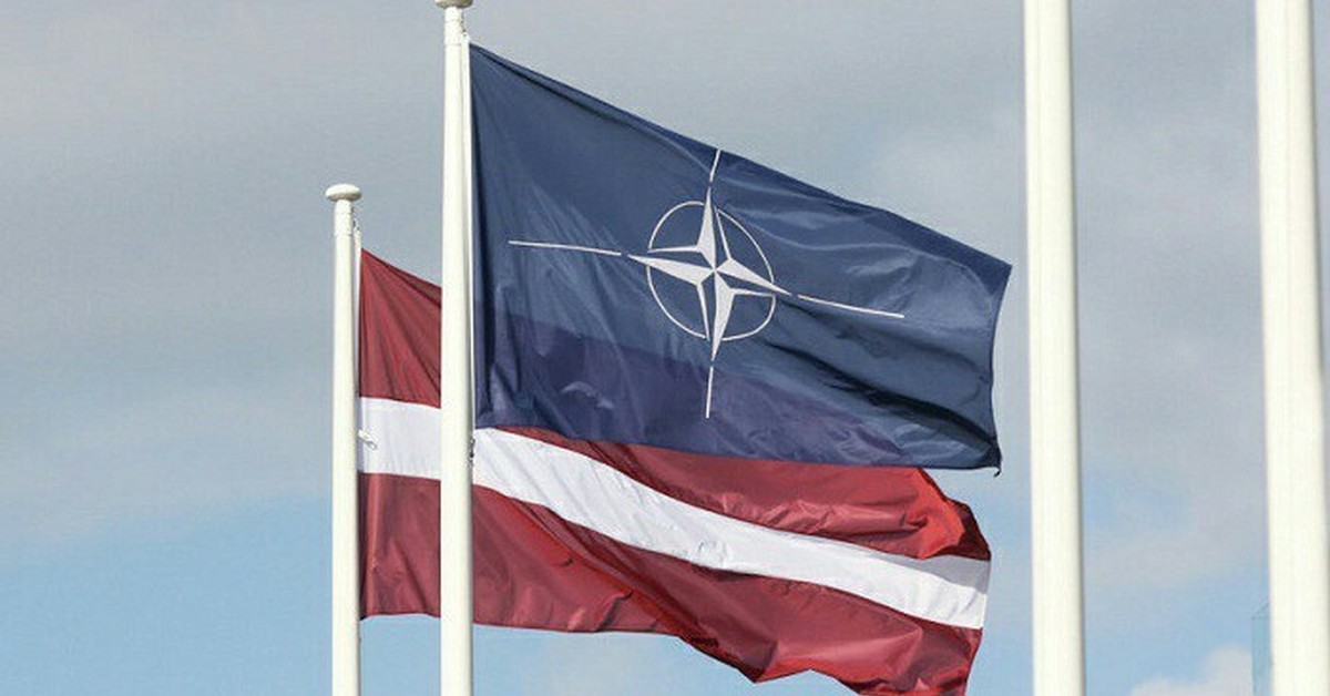 Нато латвия эстония. Латвия НАТО. Латвия Литва Эстония в НАТО. Флаг Литвы и НАТО. Эстония и Латвия вступление в НАТО.