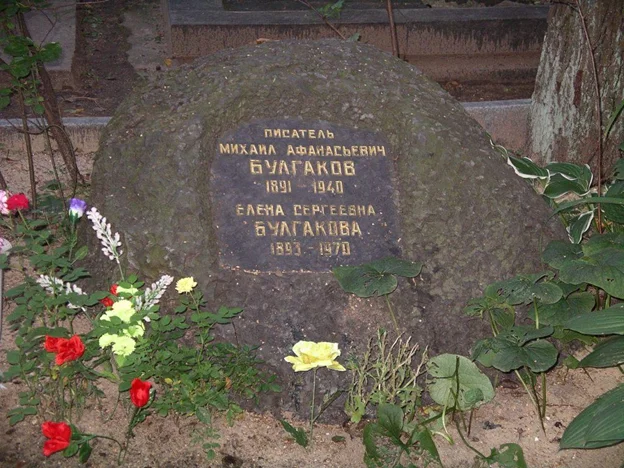 The mysticism of Novodevichy Cemetery. The graves of Gogol and Bulgakov. What connects two geniuses of Russian literature - Novodevichy Cemetery, Story, Literature, Russian literature, the USSR, Longpost