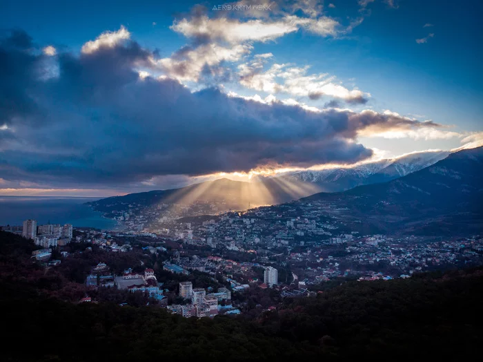 Interesting sunset in Yalta, in the foreground is the Massandra winery - My, Yalta, Massandra, Crimea, Sunset, Aerial photography, Landscape, Amateur photographer