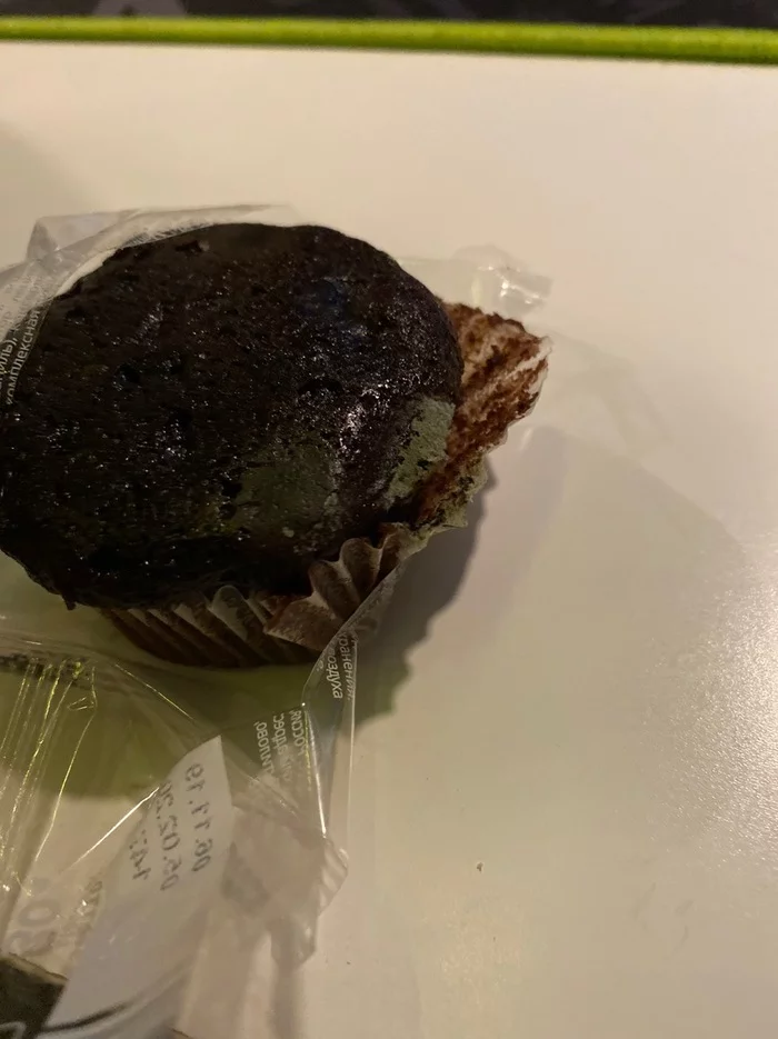 Moldy muffins from the store... - My, Mold, Muffins, Food, Spoiled products, Delay, Moscow, Longpost