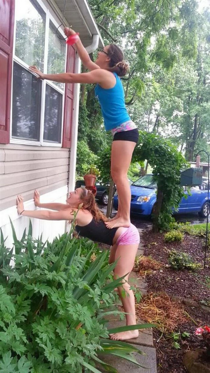 Why do you need a stepladder when you have a girlfriend? - The photo, Girls, Help, Question, Support