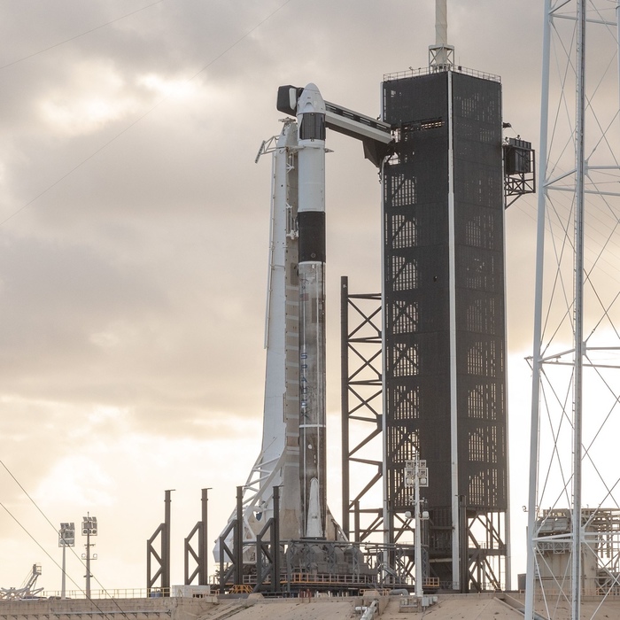 SpaceX прощается с первой ступенью Falcon 9 B1046