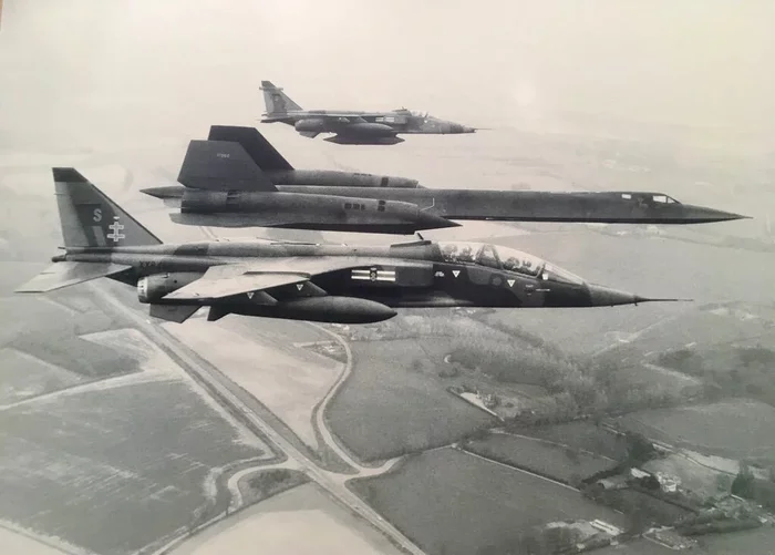 Thrush accompanied by Jaguars - Airplane, Sr-71, The photo, Sepecat Jaguar