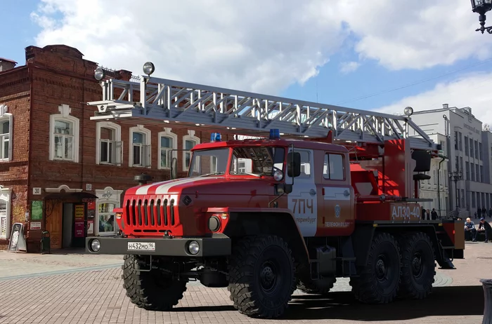 Night entertainment for trideshniks - My, 3D modeling, Fire engine, Visualization, Ural