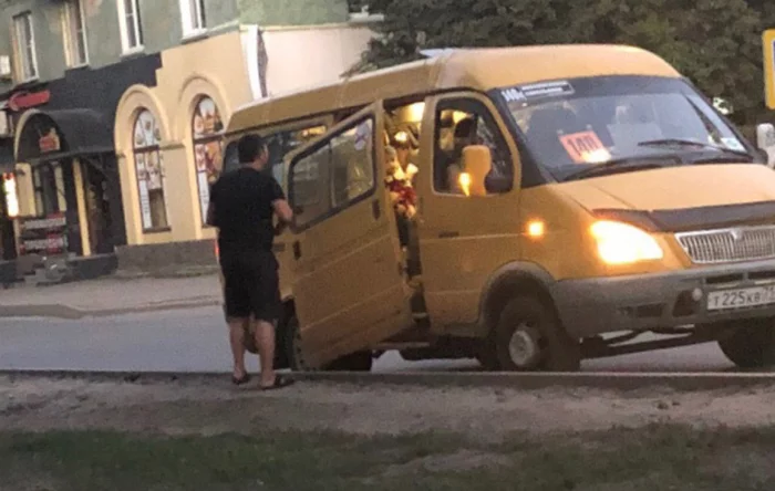 «Пожалуйста, не хлопайте дверью» - Моё, Газель, Транспорт, Насущное, Детство, Юмор