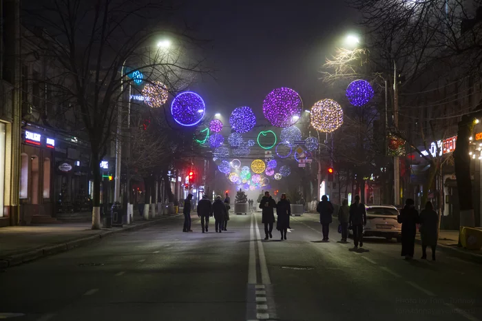 Three hours before the New Year. - My, Krasnodar, New Year, Fog, Night, The street, Lamp, Travel across Russia, City walk, Longpost