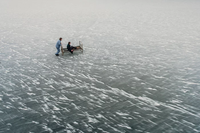 Bed rides on the ice of a frozen lake - My, Pokatushki, Lake, The photo, Bed, Ice