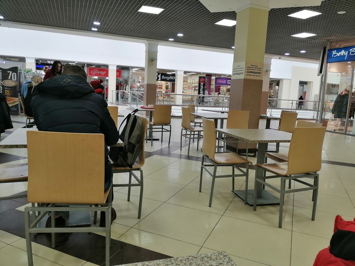 Торговый центр без людей Кризис, Денег нет
