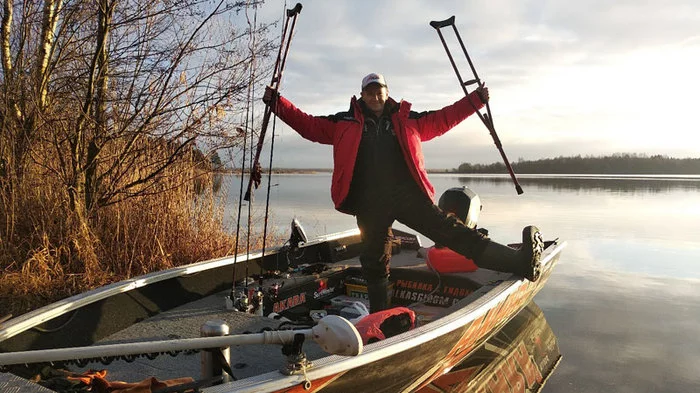 Is it possible to combine vertical fishing from a boat and spinning? How to fish on crutches? - My, Fishing, A boat, Spinning, Equalizer, Video, Longpost