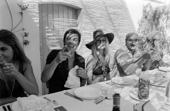 Visiting the Old Man (photo) - Brigitte Bardot, Alain Delon
