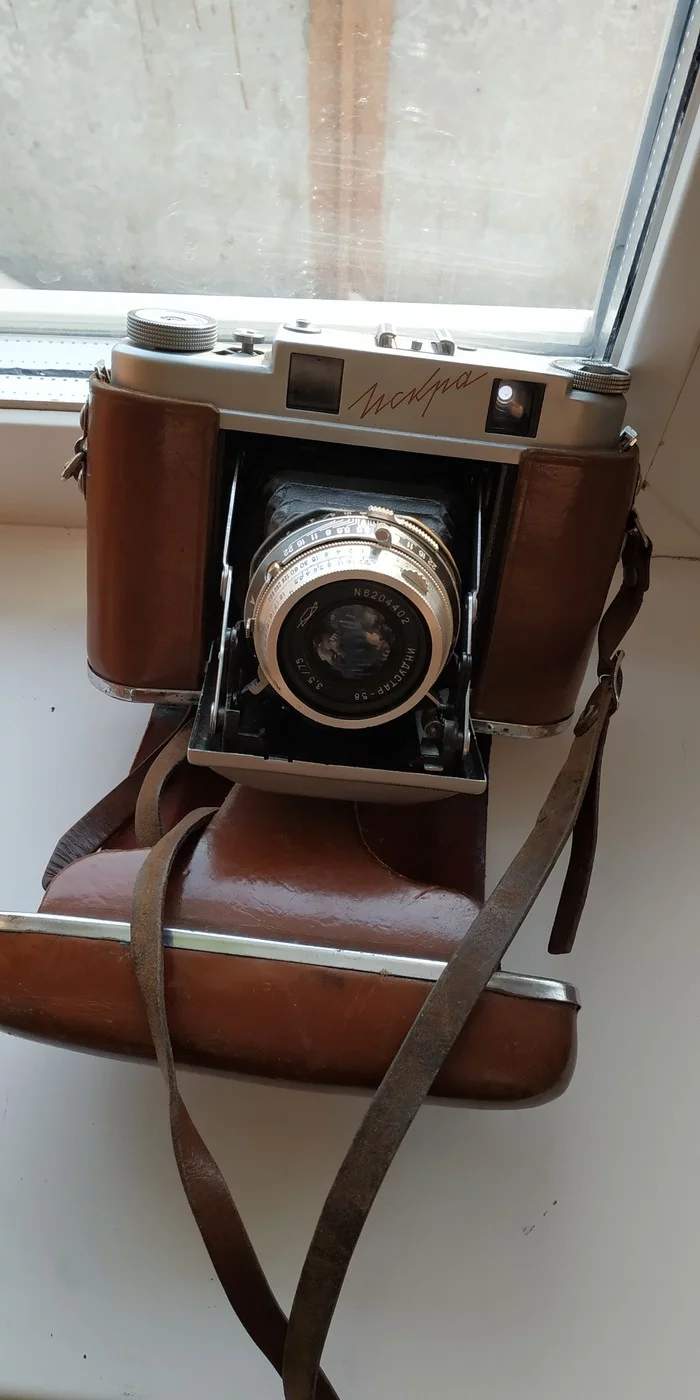 I decided to clear out the closet and found old cameras - My, Rarity, Camera, Old man, Question, Video, Longpost