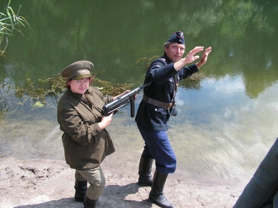 Reply to the post “In the West they believe that in this photo a German soldier and a Red Army woman are kissing at a parade in 1939. What is it really like?” - Exposure, Fake, Historical reconstruction, The photo, Crimea, Accordion, 2007, Fake, Reply to post, Longpost