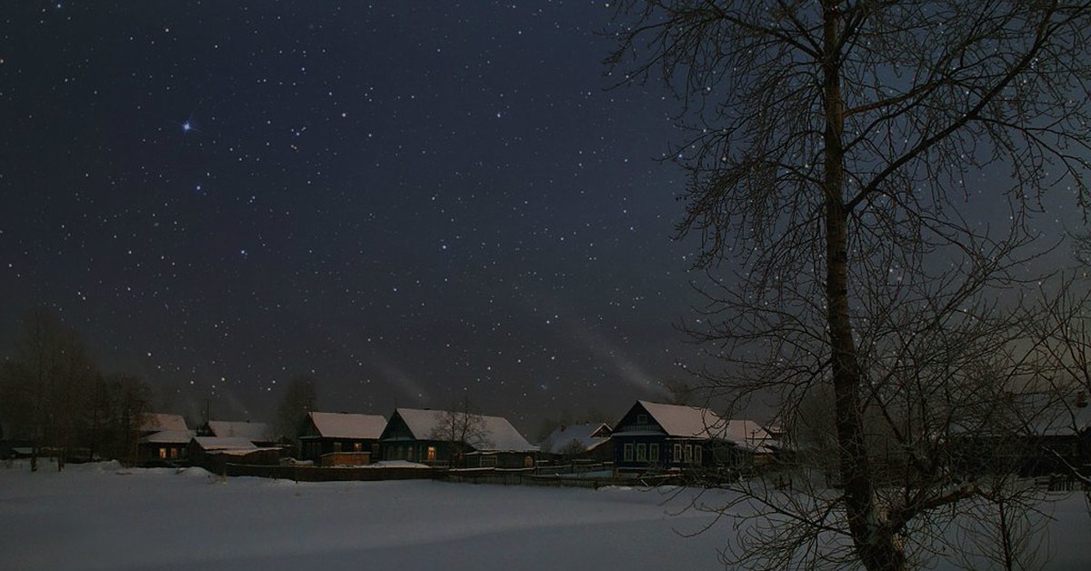 Первая звезда вечером. Зимняя ночь в деревне. Деревня зимой ночью. Зима ночь деревня. Зима в деревне.