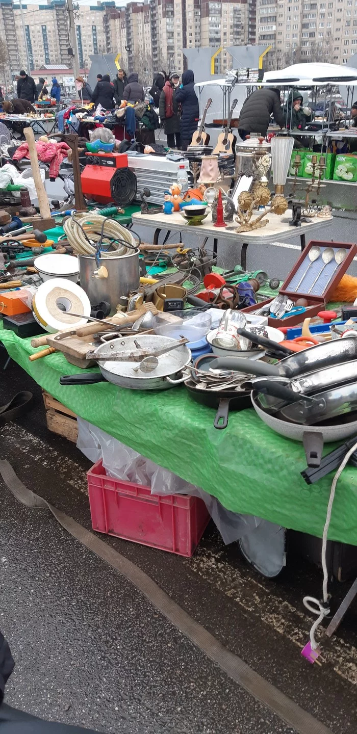 Saint Petersburg. Flea market at Juno Market - My, Saint Petersburg, Samsung Galaxy A8 Plus, cat, Longpost