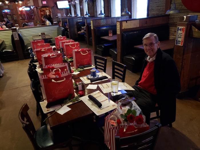 For several years on Valentine's Day, he invites widows from a nursing home to a restaurant, treats him to dinner, gives gifts and roses - Valentine's Day, The male, Nursing home, Female, A restaurant, Dinner, Presents, From the network, Men, Women