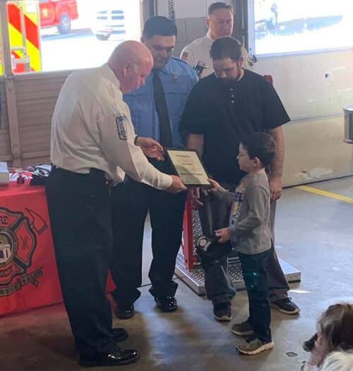 Realizing that a fire had started in the house, the boy did not panic, but saved the whole family - Children, Courage, Fire, The rescue, Courage, Longpost