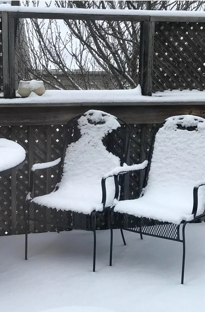 Are you okay? - That's normal! - Snow, Winter, Chair, Unusual, Pareidolia