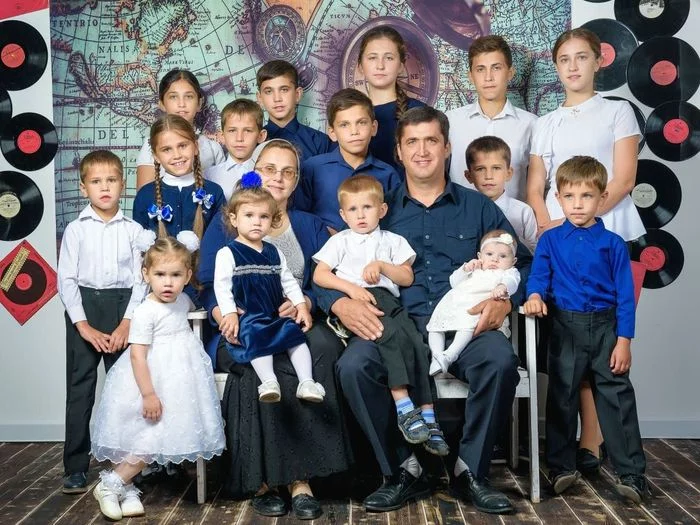 Pavel and Tatyana Kultyshev gave birth to 15 children, and are now expecting their sixteenth child - The large family, Parents and children, A life