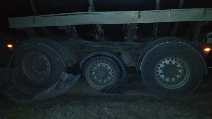How my wheel exploded or why you need to stay away from trucks - My, Motorists, Dalnoboy, , Distance, Longpost, Truckers