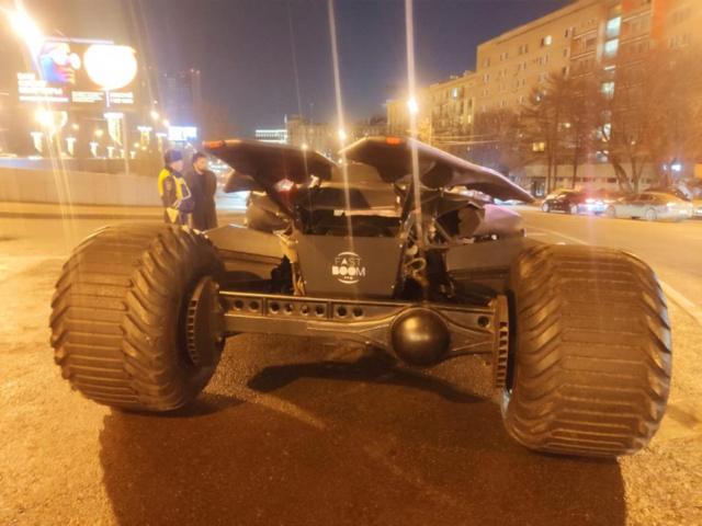 In Moscow, police seized a homemade “Batmobile”. The driver drove it around the city - Auto, Batman, Moscow, Longpost