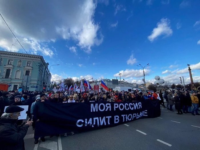 And mine works hard, gives birth to children, does not forget its parents... Russia is different from you and me, gentlemen... - Russia, Nemtsov's March, The photo, Politics, Twitter, Values