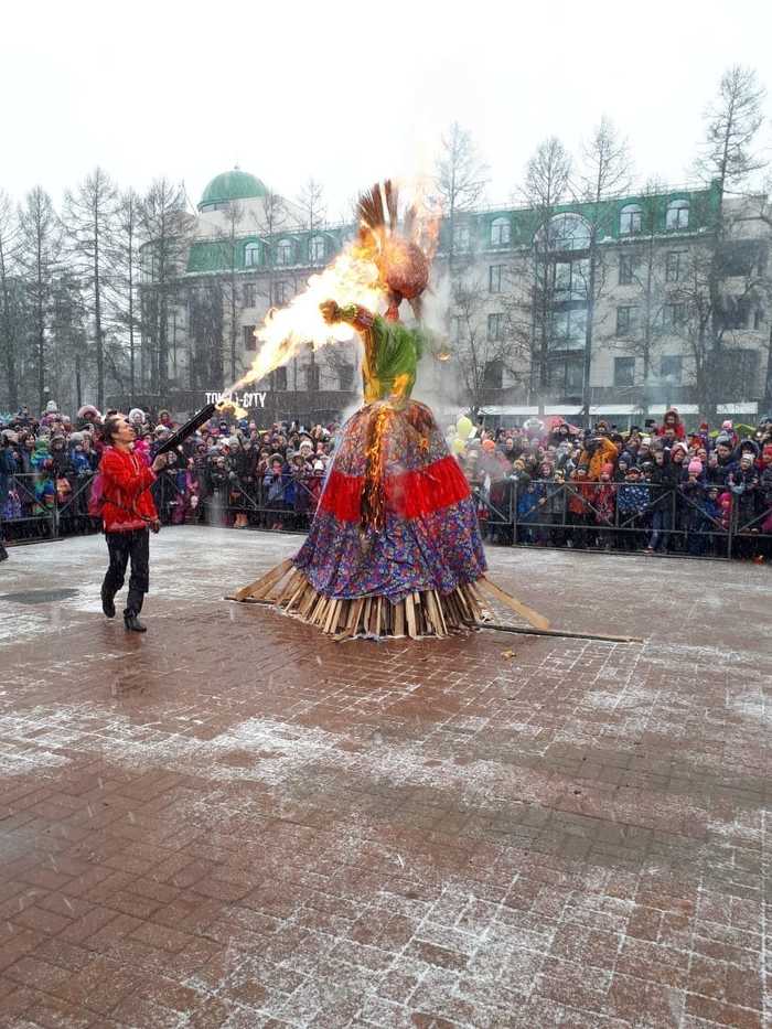 Why not? - The photo, Fire, Maslenitsa, Flamethrower, Scarecrow