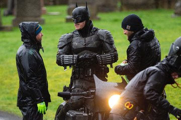 A full-fledged Batman costume in a photo from the filming of Matt Reeves' film - Batman, Batman Costume, Twitter, Filming, The photo, Longpost