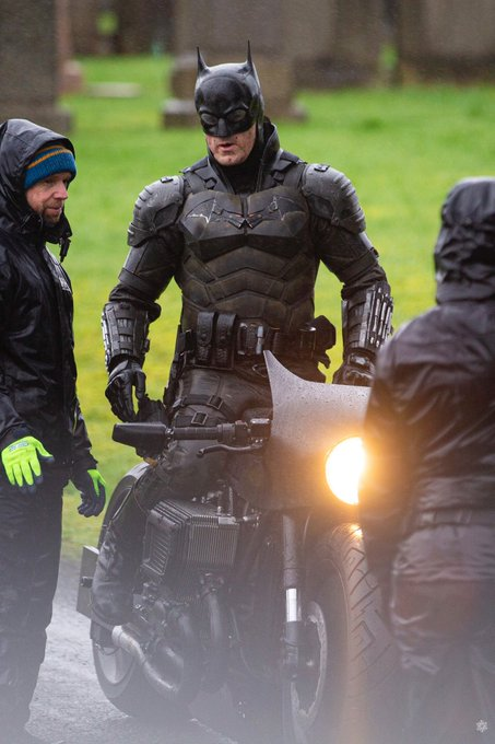 A full-fledged Batman costume in a photo from the filming of Matt Reeves' film - Batman, Batman Costume, Twitter, Filming, The photo, Longpost