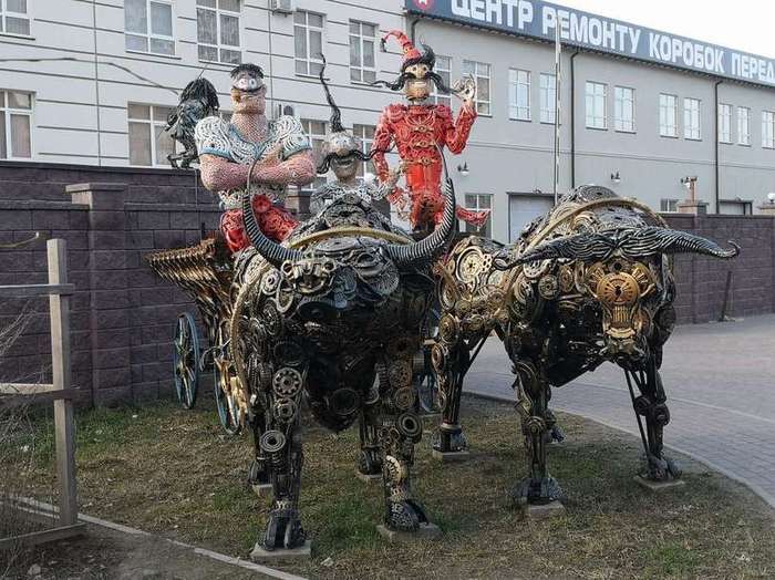 Скульптуры из запчастей в мастерской по ремонту коробок передач - Скульптура, Коробка передач, Мастерская, Картинки, Длиннопост