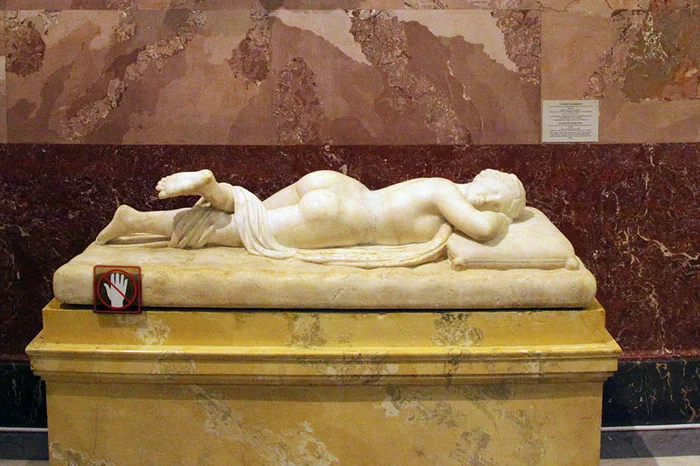 In Er-mi-the same empty place, you-grew-la ka-empty! - My, Hermitage, Mask, Sculpture, Saint Petersburg, Longpost