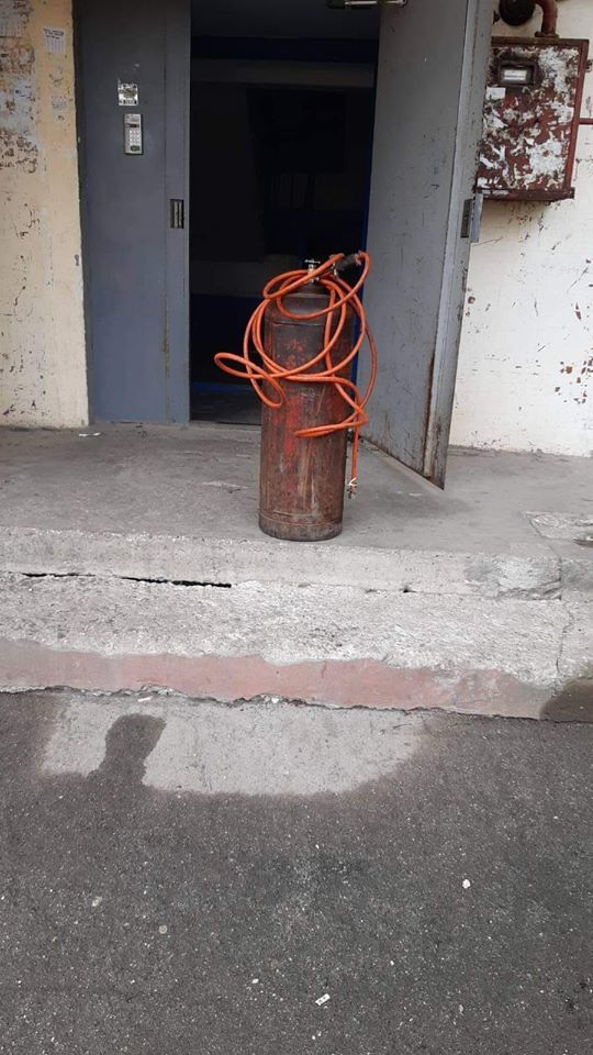 Neighbors and a gas cylinder in a multi-storey building - My, Neighbours, Gas bottle, Explosion, Addiction, Inadequate, Police, Social networks, Mat, Longpost