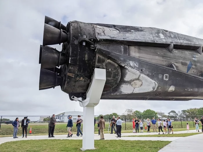 SpaceX Falcon 9 rocket [B1035] debuts at Space Center Houston - Spacex, Falcon 9, Booster Rocket, Cosmonautics, NASA, Longpost