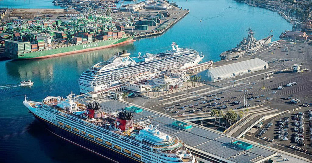 Какой порт самый крупный. Порт Санкт Петербург Океанский лайнер. Морской порт Лос Анджелес пассажирский. Равенна Италия порт. Круизный порт США.