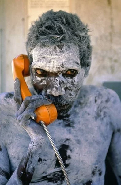 The first call of an aborigine. Australia, 1975 - Aborigines, Telephone